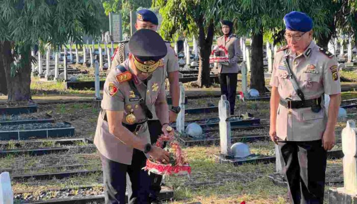 Jelang HUT Bhayangkara ke-79, Kapolda Sumsel Pimpin Ziarah dan Tabur Bunga di TMP Siguntang