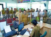 PADUKA ANTAT MUBA: Inovasi Disdukcapil Antar Dokumen Kependudukan Langsung ke Rumah Warga, Wujud Pelayanan Prima dari Pemkab Muba