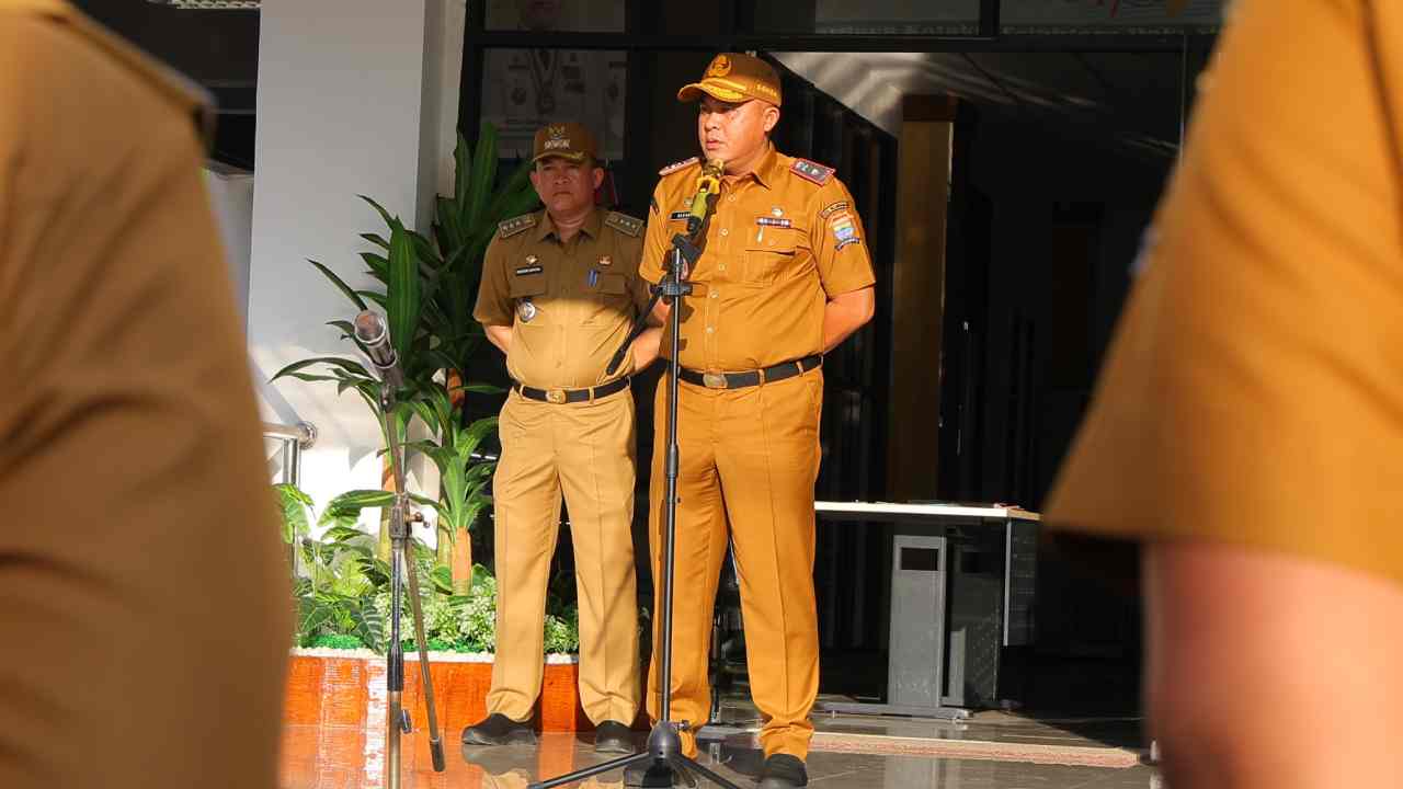 Pastikan ASN Disiplin dan Layani Publik, Sekda Palembang Aprizal Hasyim Pimpin Apel Keliling di Kecamatan Ilir Timur III