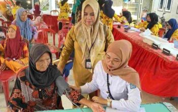 Puskesmas Celikah Aktif Jemput Bola: Ratusan Warga Desa Teloko Nikmati Layanan Kesehatan Komprehensif.