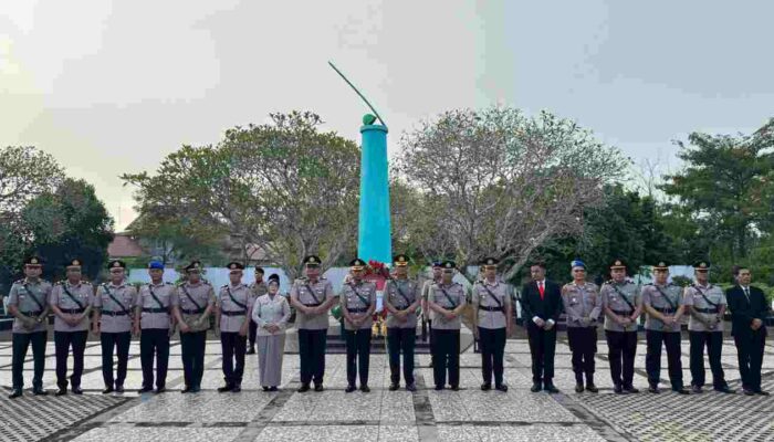 Sambut HUT Bhayangkara ke-79: Polres OKI Gelar Ziarah Makam Pahlawan & Bakti Kesehatan untuk Disabilitas