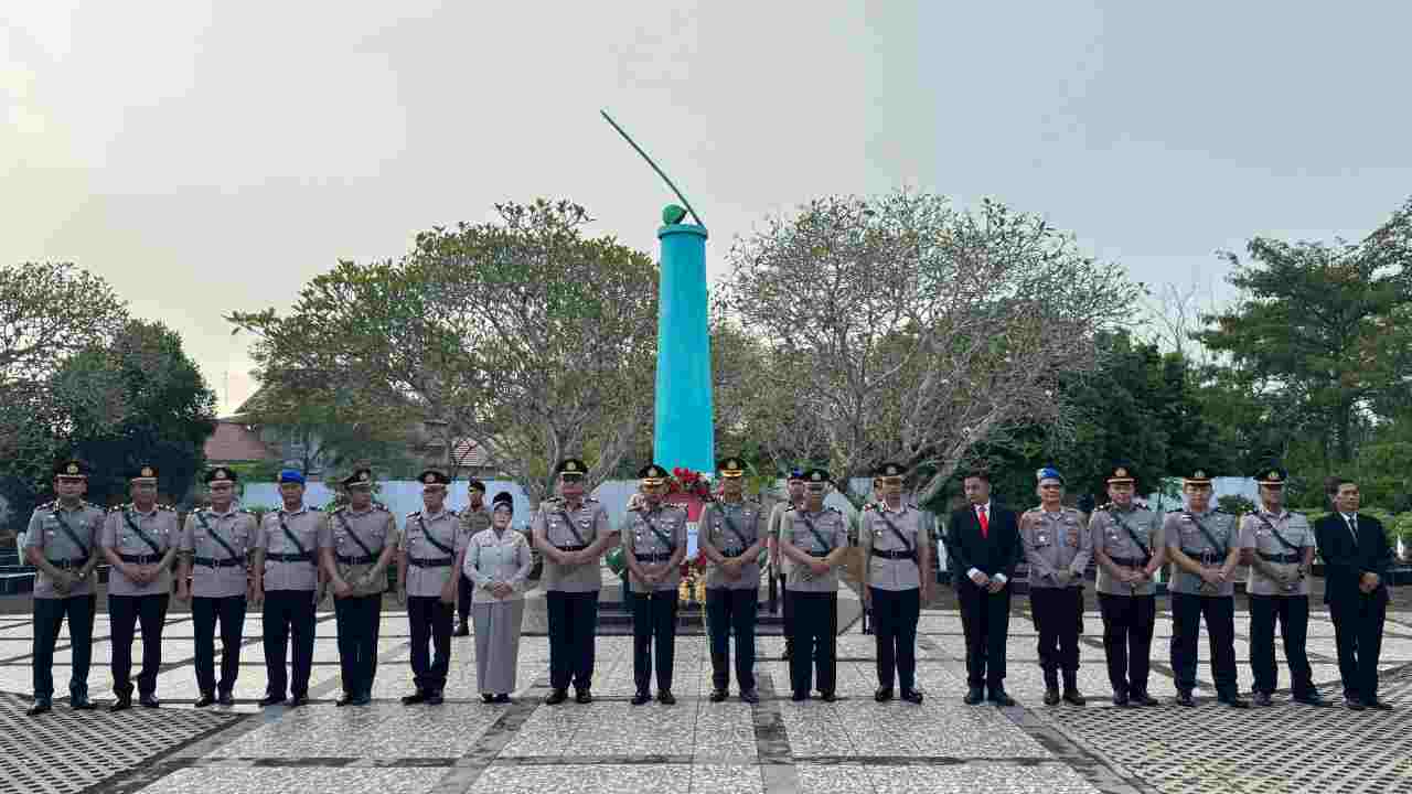 Sambut HUT Bhayangkara ke-79: Polres OKI Gelar Ziarah Makam Pahlawan & Bakti Kesehatan untuk Disabilitas