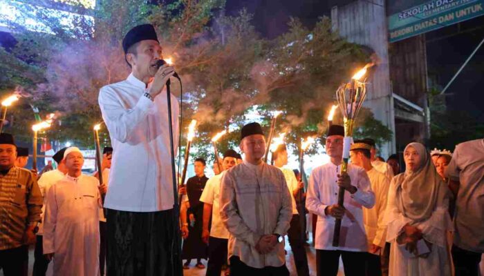 Sambut Tahun Baru Islam 1447 H, Wali Kota Ratu Dewa Ikut Meriahkan Pawai Obor di Palembang