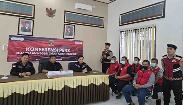 Sikat Habis Korupsi Dana Publik: Kejari OKI Limpahkan 6 Tersangka Korupsi Panwaslu dan Dispora ke Meja Hijau, Siap Hadapi Persidangan