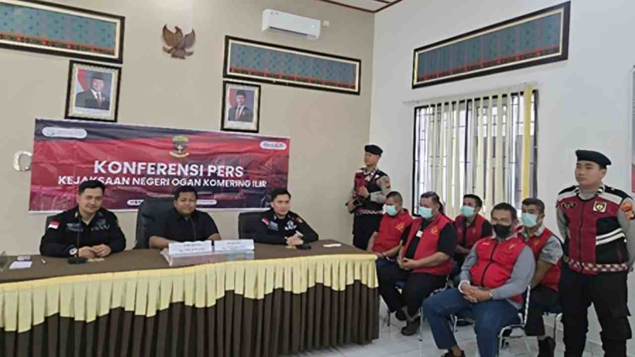 Sikat Habis Korupsi Dana Publik: Kejaksaan Negeri OKI Limpahkan 6 Tersangka Korupsi Panwaslu dan Dispora ke Meja Hijau, Siap Hadapi Persidangan