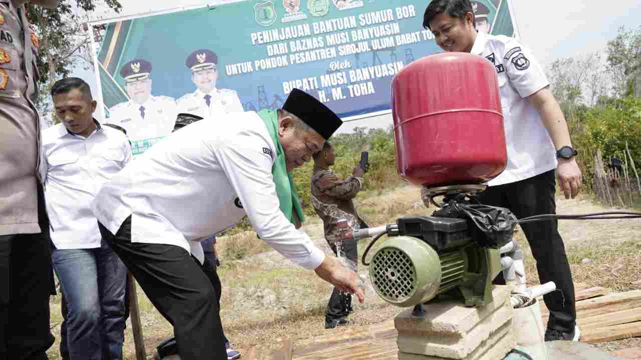 Sirojul Ulum Cetak Generasi Qur’ani, Bupati Toha Hadirkan Asa Baru: Dari Wisuda Tahfidz Hingga Bantuan Rp25 Juta untuk Warga Kurang Mampu di Muba