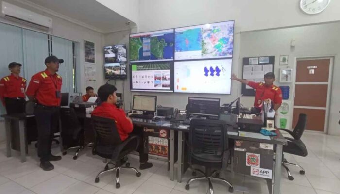 Situation Room Center memantau titik panas selama 24 jam penuh.