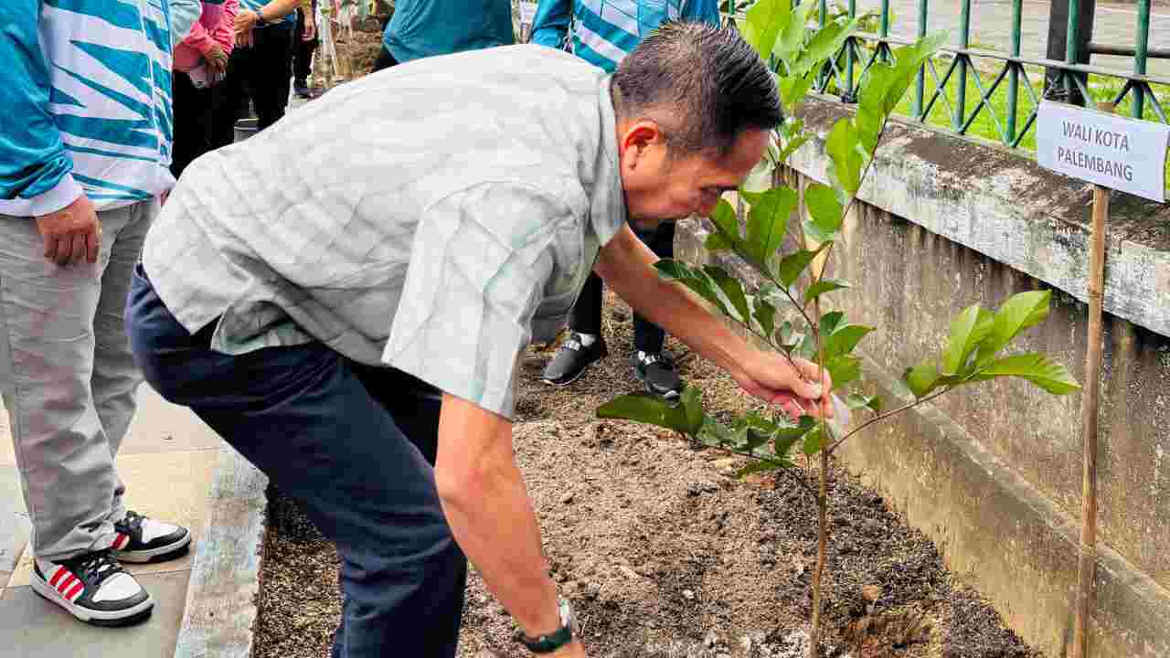 Wali Kota Ratu Dewa Canangkan Gerakan Palembang Menanam Buah, Wujudkan Kota Hijau, Sehat, dan Berketahanan Pangan