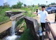 Aksi Spontan Herman Deru di Lapangan, Gubernur Sumsel Tinjau Langsung Irigasi Rusak yang Ancam Petani OKU Timur