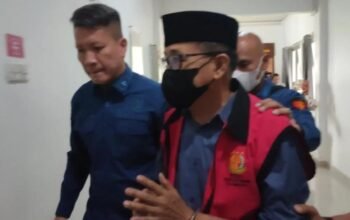 Buron Korupsi Batik Desa, Eks Kadis PMD Sumsel Wilson Serahkan Diri ke Kejari Palembang