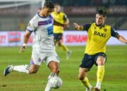 Drama Final Piala Presiden 2025: Port FC Ukir Sejarah, Kalahkan Oxford United 2-1 di Tengah Hujan dan Kartu Merah!