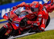 Marc Marquez Juara Sprint Race MotoGP Brno 2025 dalam Duel Sengit, Bagnaia Terpental