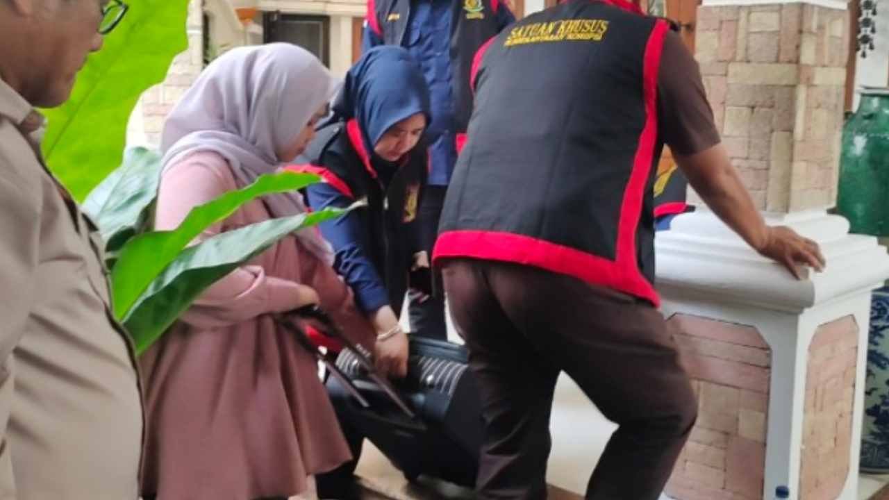 Penggeledahan Rumah Alex Noerdin Rampung, Kejati Sumsel Amankan Satu Koper Dokumen Terkait Korupsi Pasar Cinde