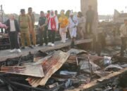 TP PKK dan PMI Sumsel Tinjau Langsung Lokasi Kebakaran di Kelurahan 1 Ulu Palembang