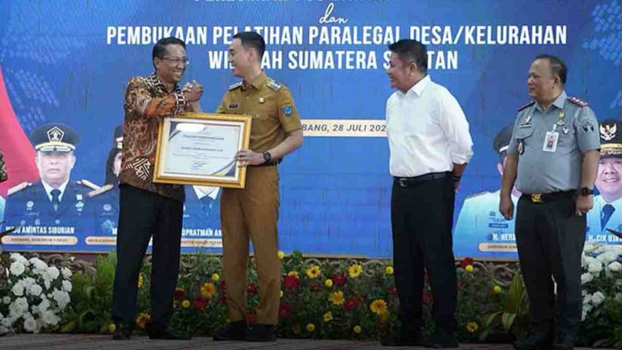 Terobosan Keadilan! OKI Raih Penghargaan Kemenkum RI: Seluruh Desa Kini Punya Pos Bantuan Hukum Gratis, Tak Ada Lagi Warga Termarjinalkan!