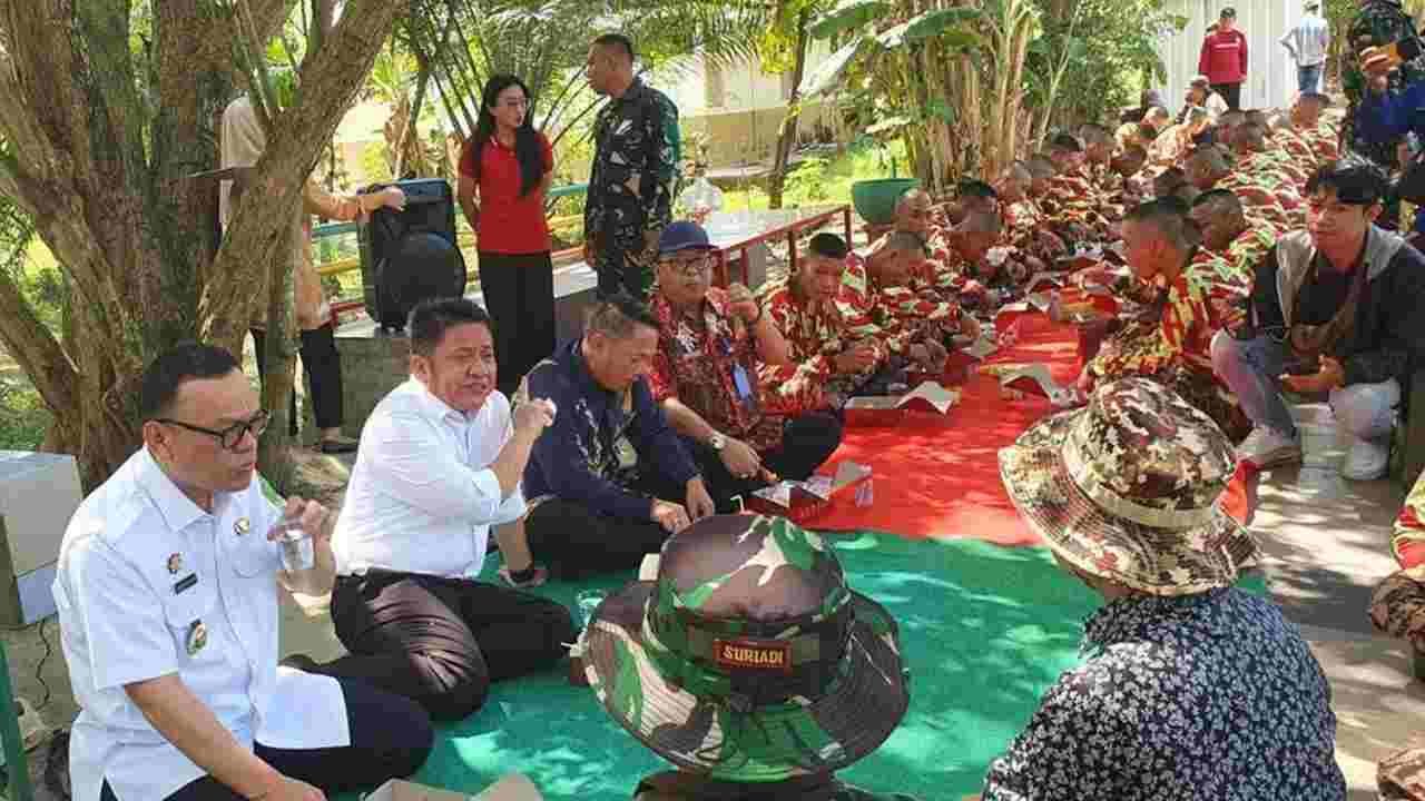 Tinjau Laskar Pandu Satria di Gandus, Herman Deru Santap Siang Bersama Siswa
