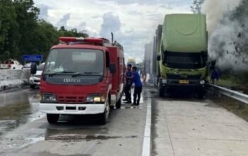 Truk Pengangkut Paket Terbakar di Tol Terpeka, Lalu Lintas Sempat Terganggu