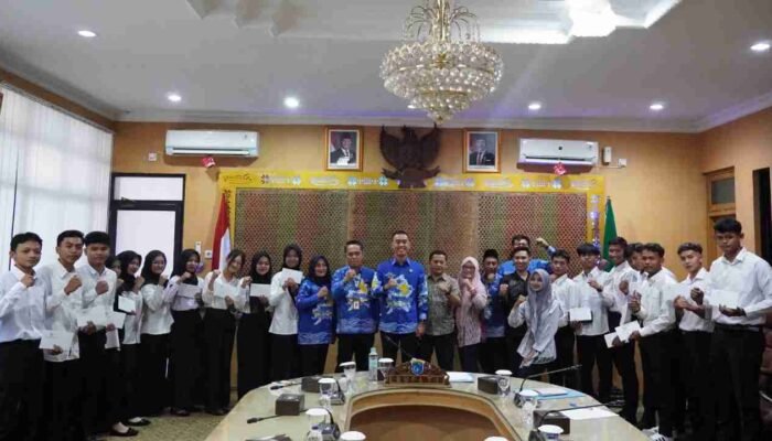 18 Anak Petani OKI Raih Beasiswa SDM Kelapa Sawit