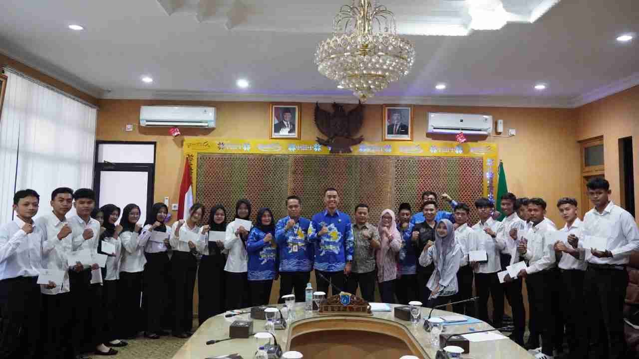 18 Anak Petani OKI Raih Beasiswa SDM Kelapa Sawit