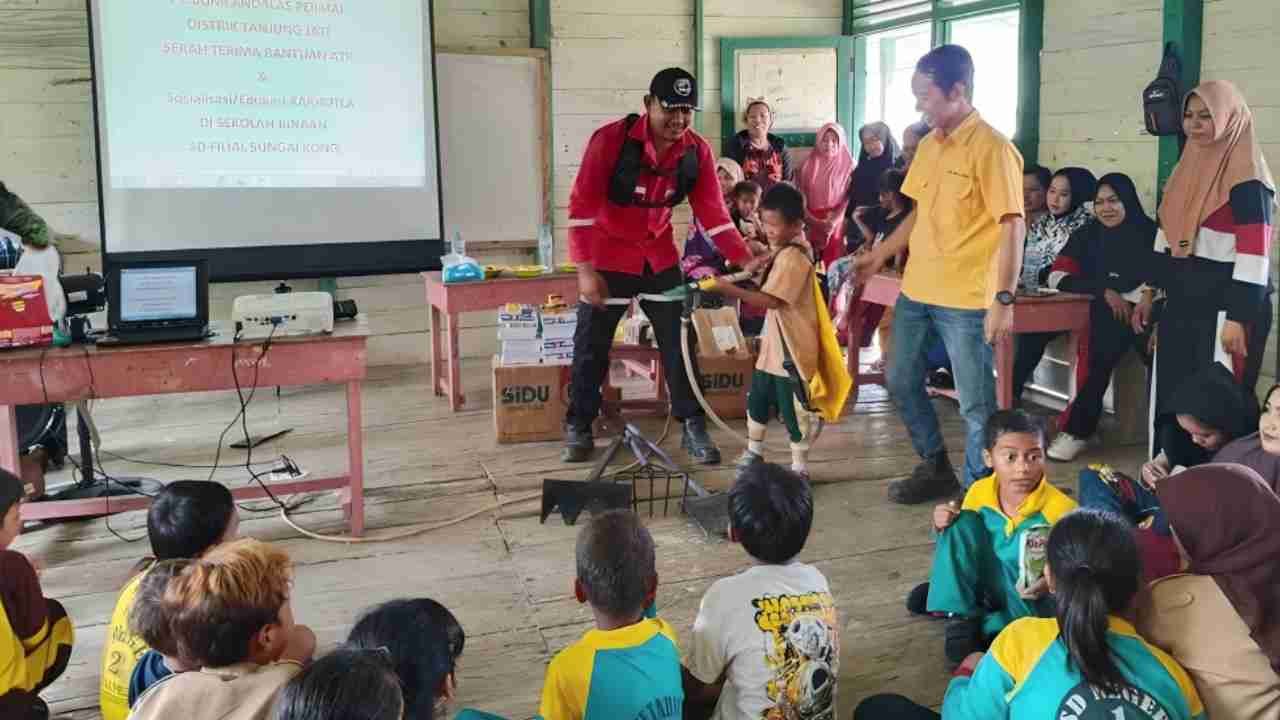 Dari Bangku Sekolah Hingga Garis Depan, Upaya PT BAP Siapkan Generasi Muda OKI Jadi Duta Pencegah Karhutla