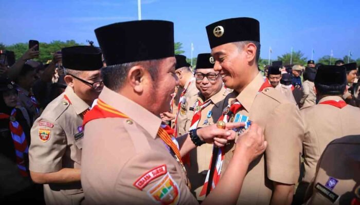 Dedikasi 15 Tahun di Gerakan Pramuka, Bupati OKI H. Muchendi Raih Lencana Panca Warsa III