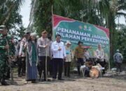 Dukung Program Swasembada Pangan, Polres OKI Tanam Jagung di Lingkungan Pondok Pesantren
