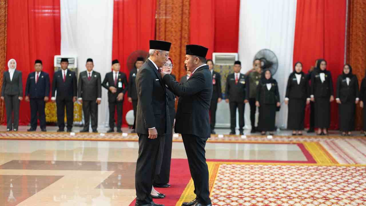 Herman Deru Beri Satyalancana Karya Satya, Ingatkan ASN Sumsel Jaga Integritas