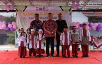 Inovasi Pendidikan di Palembang: SDN 39 Bagikan Ratusan Tas dan Alat Tulis untuk Siswa Baru, Didukung Penuh Kadisdik