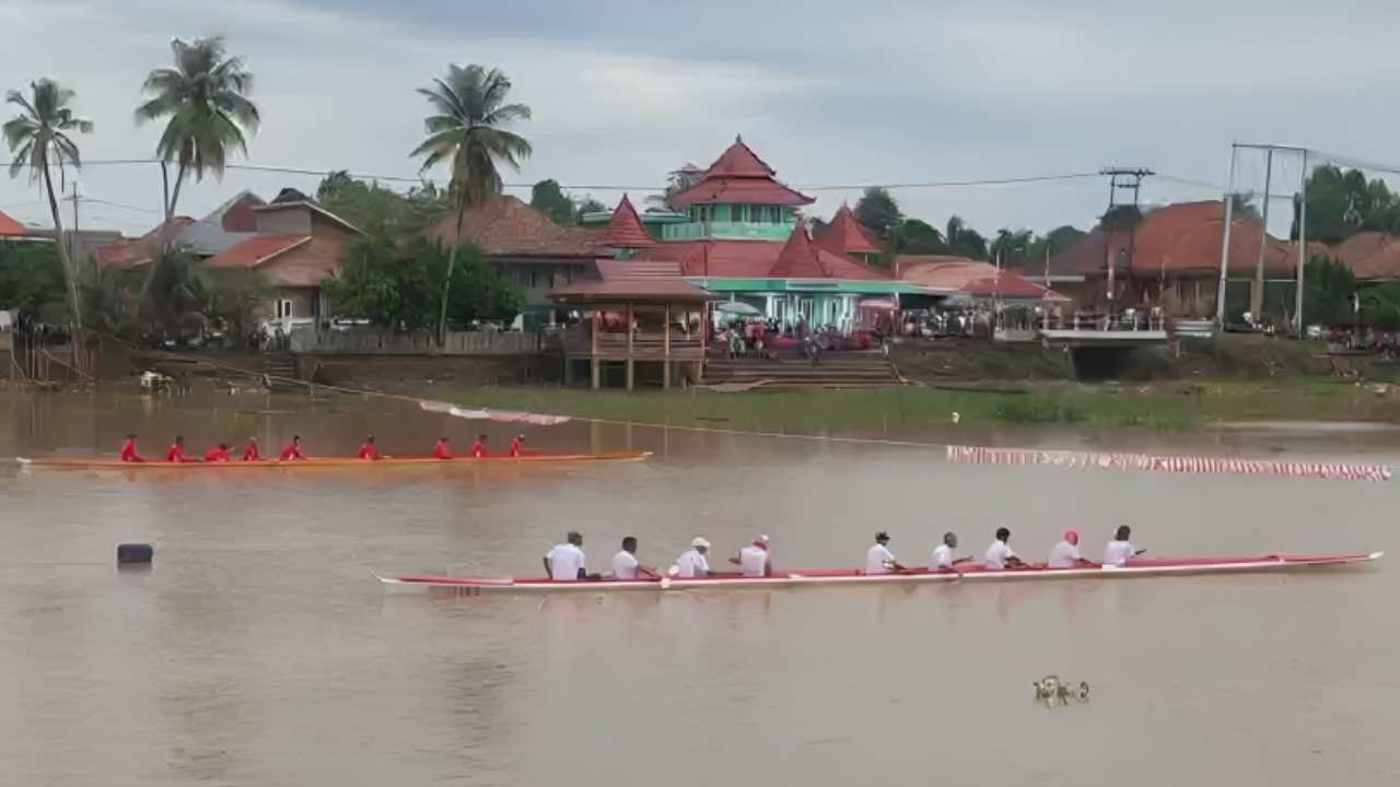 Merahkan Sungai Komering, 25 Regu Adu Cepat di Lomba Bidar HUT RI