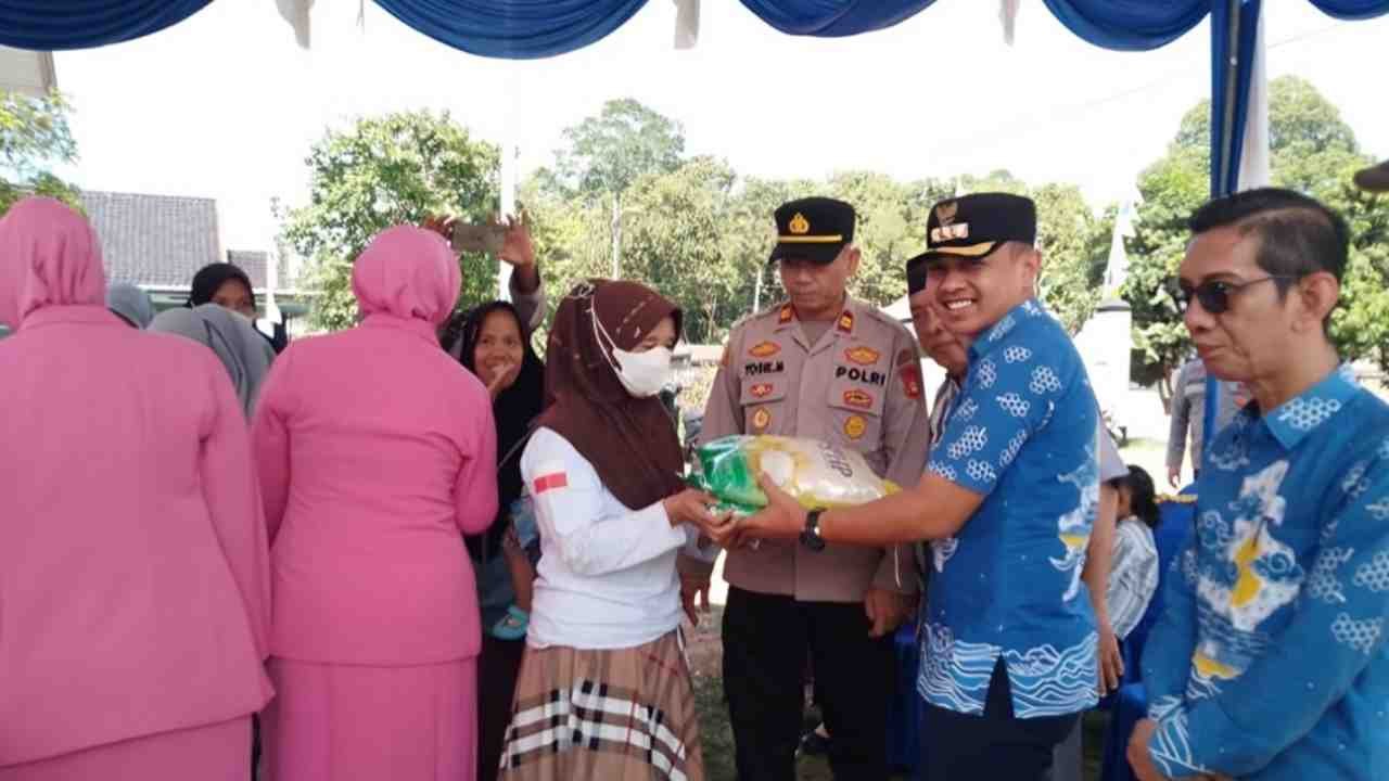 Polres OKI Gelar Pangan Murah, 2 Ton Beras Ludes Terjual