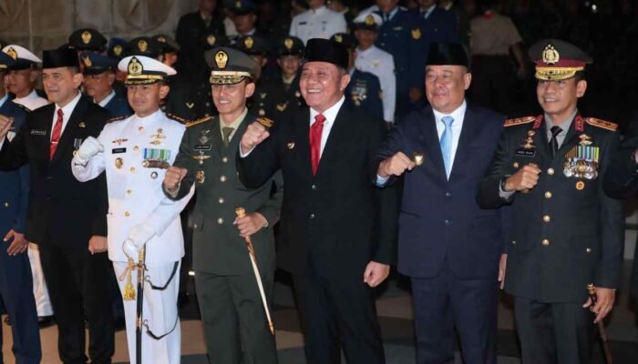 Renungan Suci di Malam Kemerdekaan, Gubernur Herman Deru dan Wagub Cik Ujang Pimpin Penghormatan di TMP Palembang