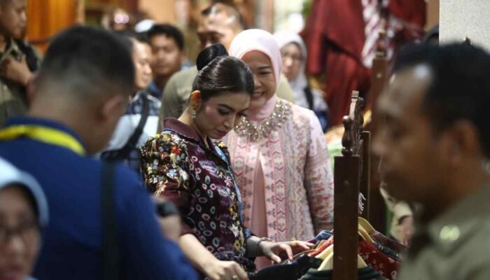 Selvi Gibran Terpukau Kerajinan Sumsel di Kriya Sriwijaya: Borong Songket, Harapkan UMKM Lokal Makin Jaya