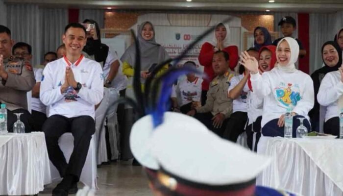 Bupati Muchendi mengungkapkan rasa bangga atas antusiasme pelajar dan masyarakat yang ikut memeriahkan peringatan HUT RI di OKI.