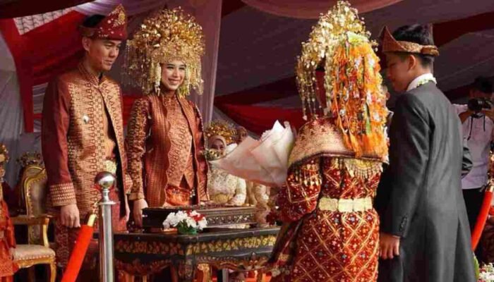 Simbolisme Pakaian Adat, Wujud Persatuan dalam Kebhinekaan