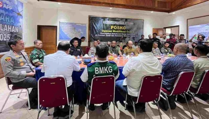 Sinergi Lintas Sektor: APP Group Dukung Operasi Modifikasi Cuaca, Lawan Karhutla di Jambi dan Sumsel