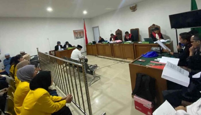 Tangis Pecah di Sidang Korupsi Tol Betung-Tempino, Dua Terdakwa Mohon Bebas