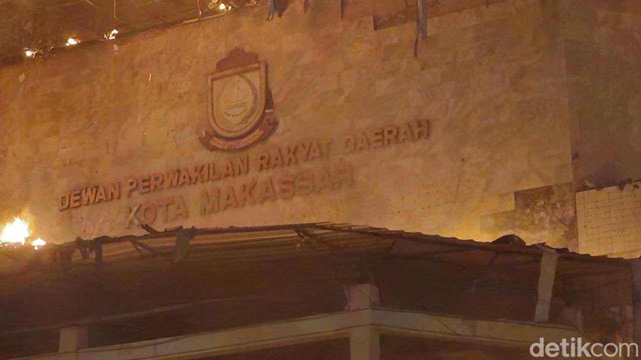 Tragedi Demo di Makassar: Gedung DPRD Terbakar, Tiga Orang Tewas dan Lima Lainnya Terluka