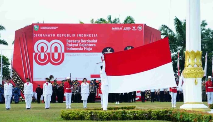 Upacara berlangsung khidmat di Halaman Griya Agung Palembang pada Minggu (17/8/2025), diawali dengan pengibaran bendera Merah Putih.