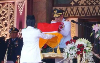 Wakil Gubernur Sumsel Pimpin Upacara Penurunan Bendera, Momentum Penutup HUT RI ke-80