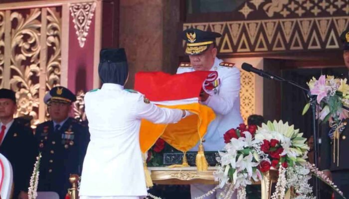 Wakil Gubernur Sumsel Pimpin Upacara Penurunan Bendera, Momentum Penutup HUT RI ke-80