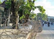 Antisipasi Demo, Polisi Pasang Kawat Berduri di Gedung DPRD Sumsel