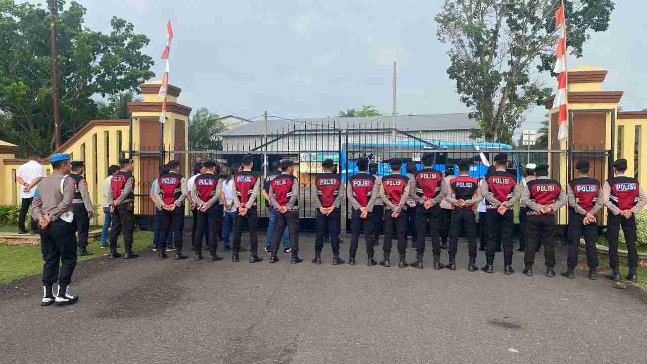 Antisipasi Gangguan, Polres OKI Gelar Simulasi Sispam Mako Pasca-Aksi Damai Ratusan Massa