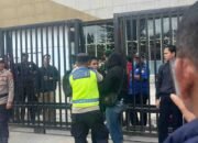 Bawa Senjata Tajam di Tengah Aksi, Pria Tak Dikenal Diamankan di DPRD Sumsel