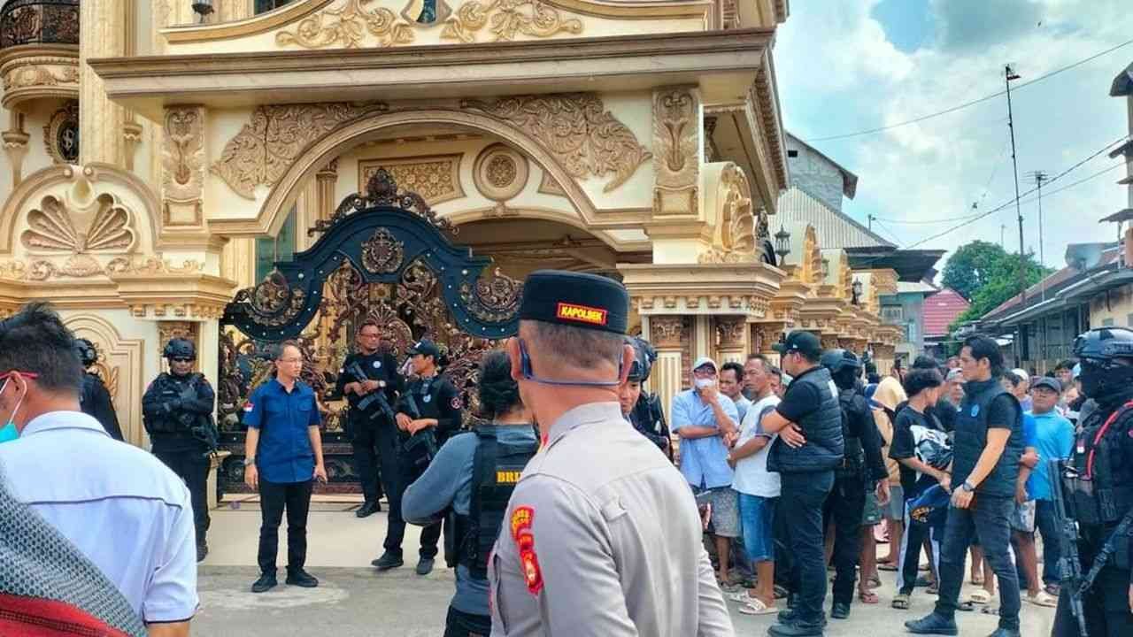 Crazy Rich OKI Ternyata Tersangka TPPU Narkoba, BNN Sita Aset Rp 52 Miliar Usai Gerebek Rumah Mewahnya