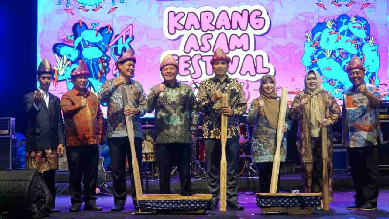 Dukung Ekonomi Kreatif, Gubernur Herman Deru Puji Festival Karang Asam Muara Enim