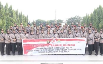 Mengheningkan Cipta di Makam Pahlawan, Polwan Polda Sumsel Renungkan Dedikasi di Hari Jadi Ke-77