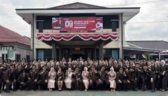Menjaga Legitimasi dan Peran Sentral
