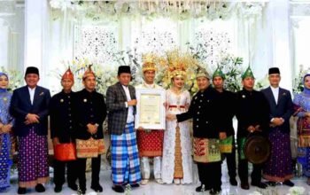 Pernikahan Putri Gubernur Sumsel, Ratu Tenny, Sarat Adat dan Bertabur Tokoh Nasional
