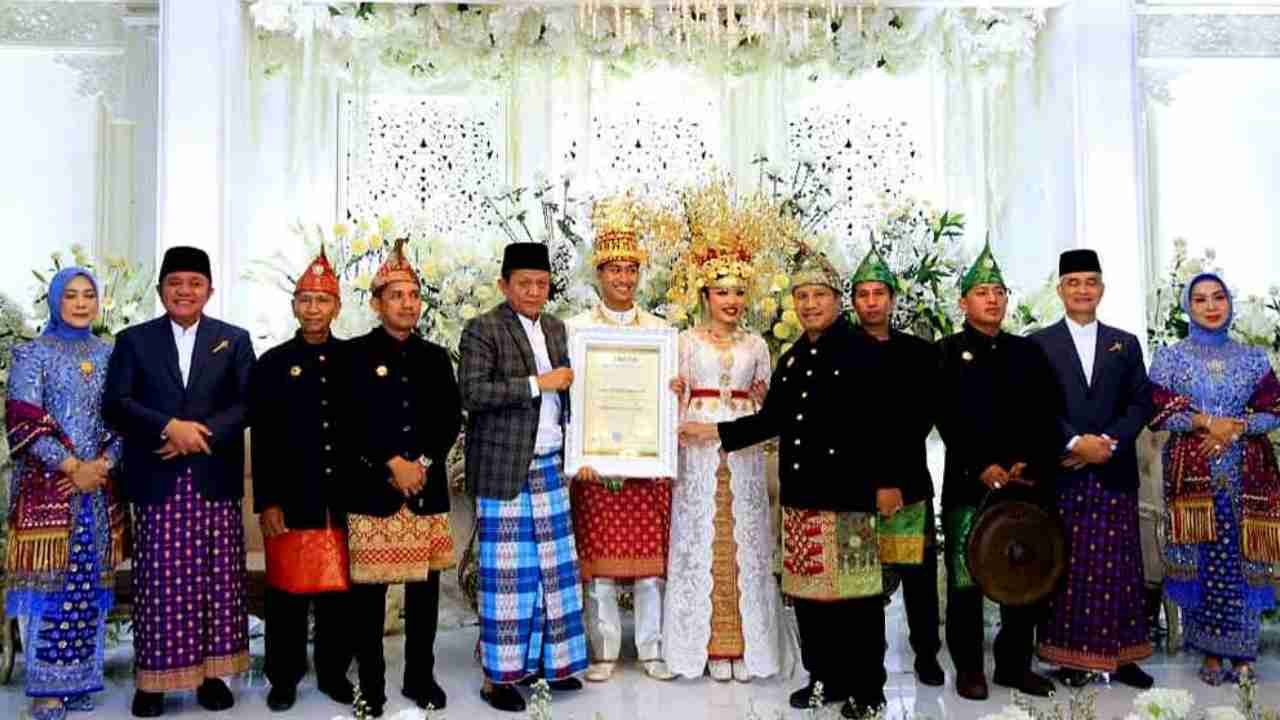 Pernikahan Putri Gubernur Sumsel, Ratu Tenny, Sarat Adat dan Bertabur Tokoh Nasional