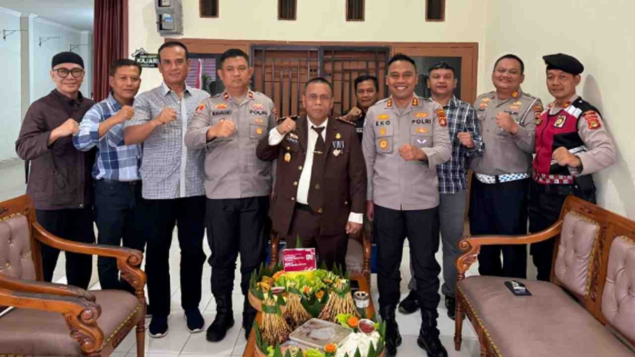 Soliditas Institusi Hukum, Kapolres OKI Beri Kejutan HUT Kejaksaan